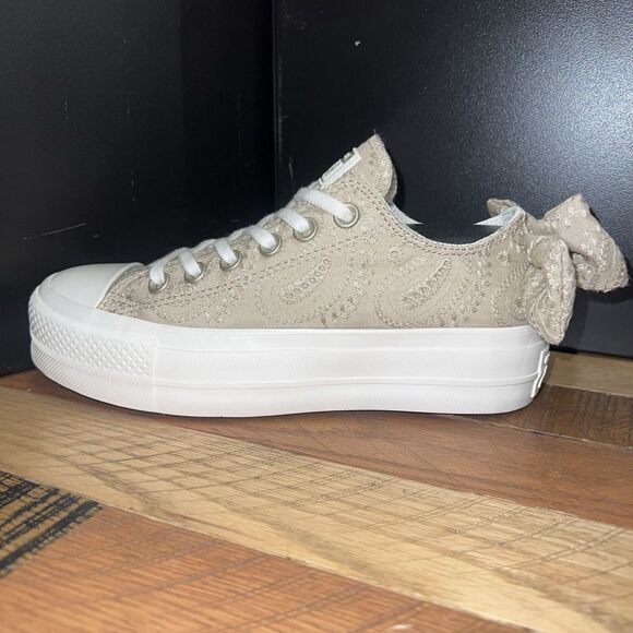 Converse Chuck Taylor All Star Lift Bow Nutty Granola Embroidered Flowers Size 8 - Picture 5 of 8